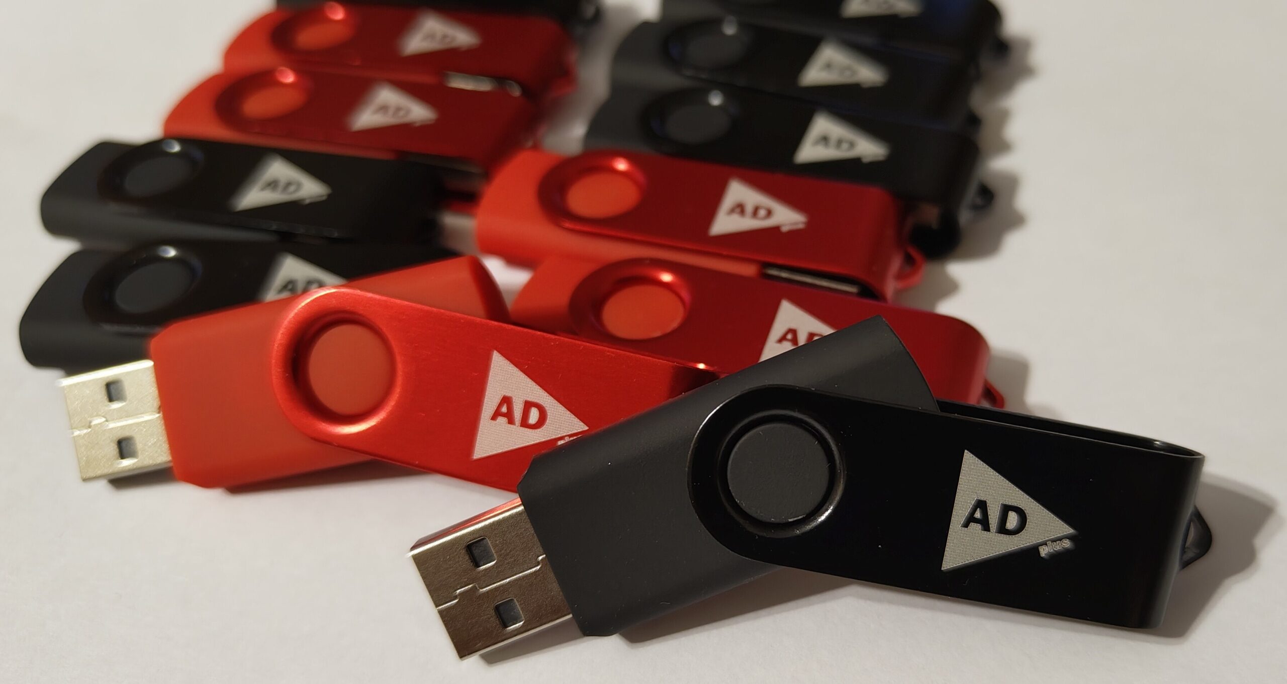 Personalizowane gadżety firmowe – pomysły i inspiracje